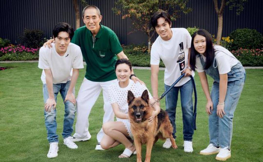 原创陈婷晒全家福感叹一家五口聚齐不容易,71岁张艺谋穿增高鞋成亮点