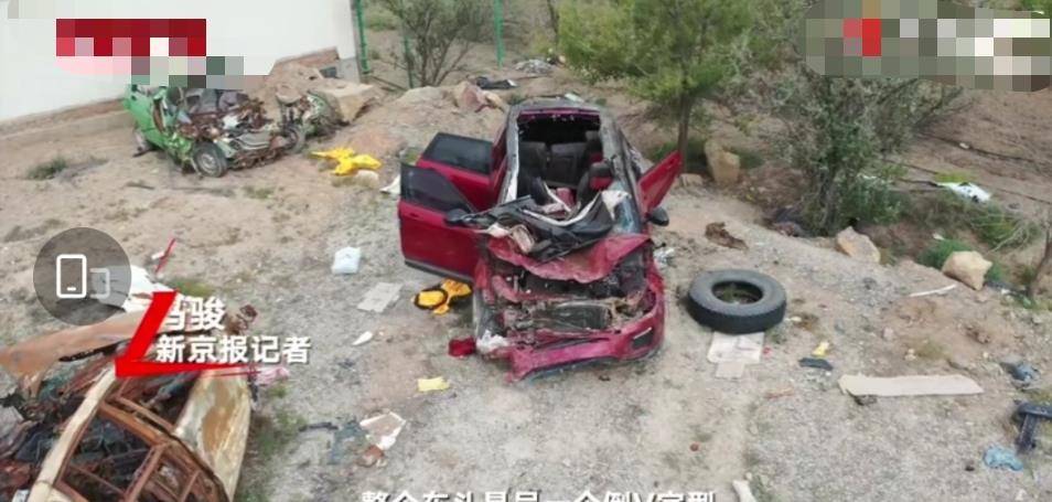 于月仙乘坐的汽车车况惨烈,车内有骆驼残肢,刹车痕迹200米