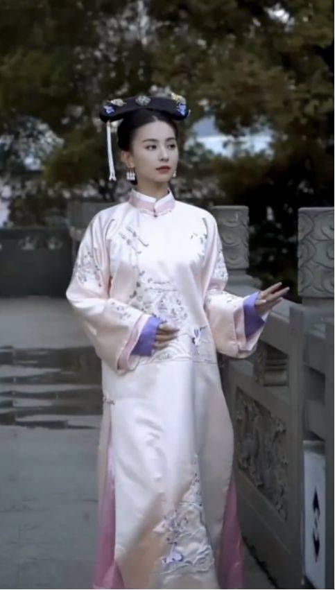 郭富城娇妻罕穿清宫装肌肤洁白气质端庄似仙女疑想出道拍戏