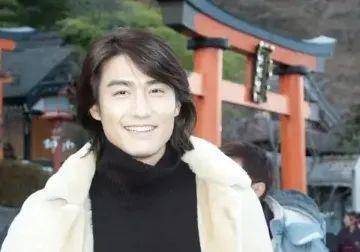 原创胡兵晒旧照为李若彤庆生女生依偎在男生怀里两人至今都未婚