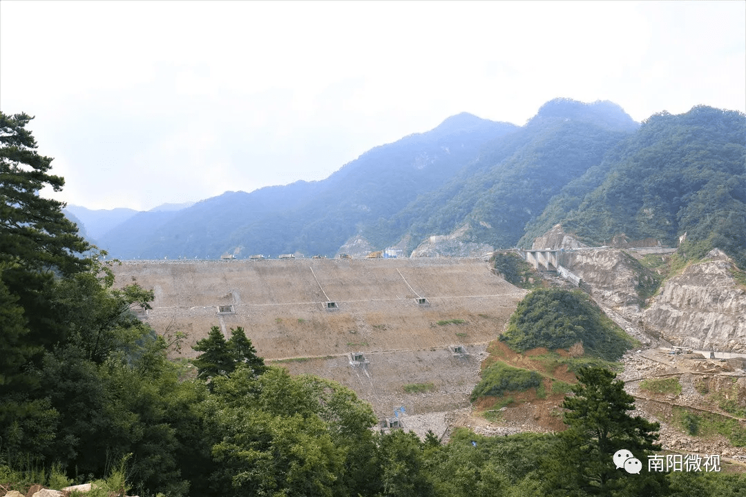 国网新源河南天池抽水蓄能电站上水库大坝顺利封顶