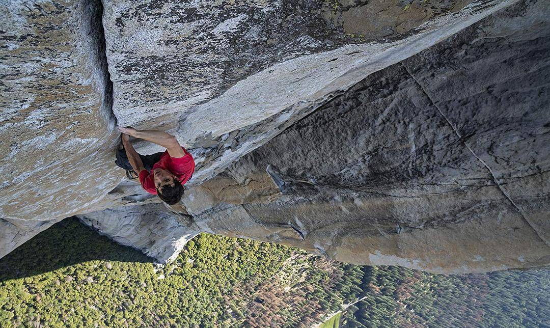 《徒手攀岩》:人生如攀岩,突破极限方能成事