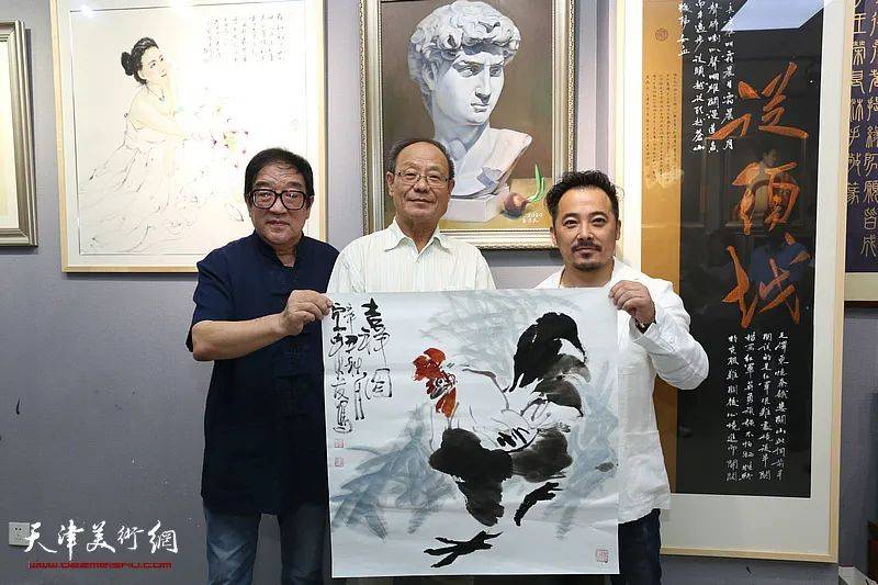 天津青年书画家王荣良作品研讨会在泓兰亭书画社举行名家现场把脉促