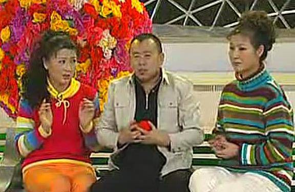 被称二人转女皇曾7次登春晚嫁大10老公与继女同框似姐妹
