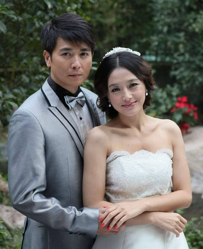 保剑锋老婆近照曝光结婚十年变化太大5岁儿子帅气可爱