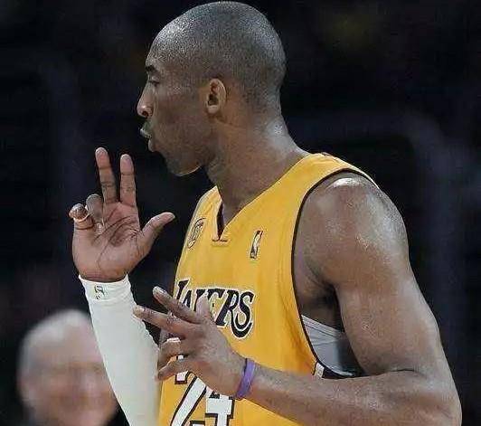 原创nba历史十大霸气庆祝动作:詹姆斯霸王步上榜,乔丹动作太嚣张
