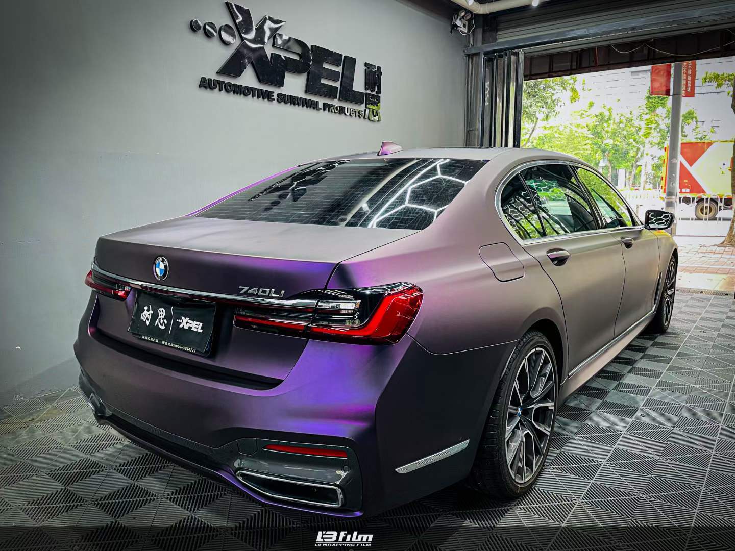 宝马-七系汽车贴膜lb改色膜消光黑比诺紫