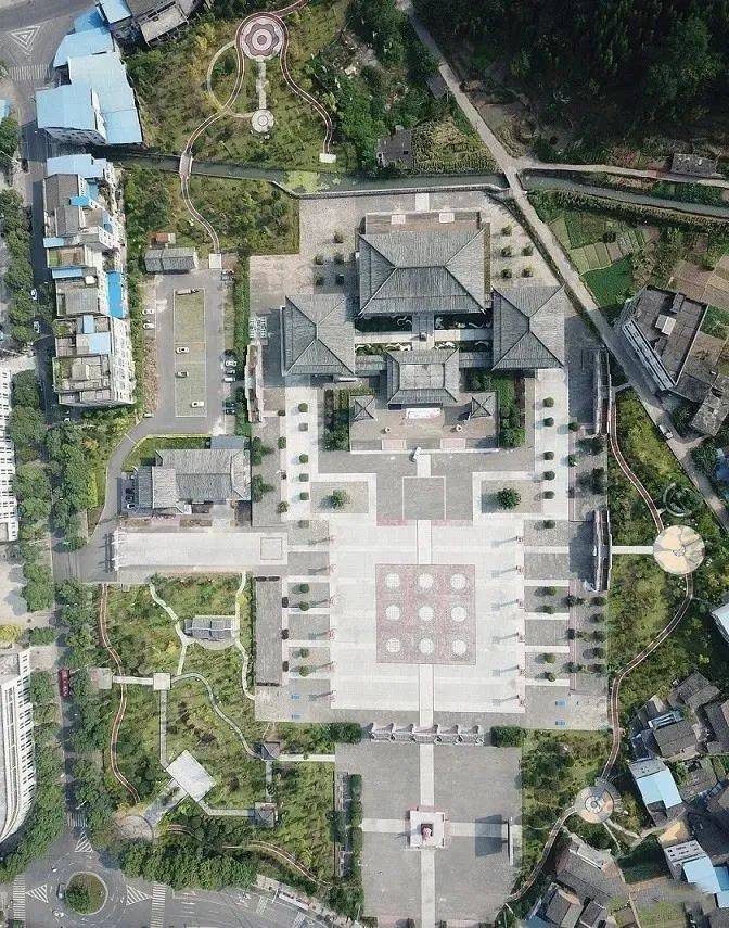 54平方公里,包含严道古城遗址,荥经县博物馆,颛顼文化广场,黑砂文化