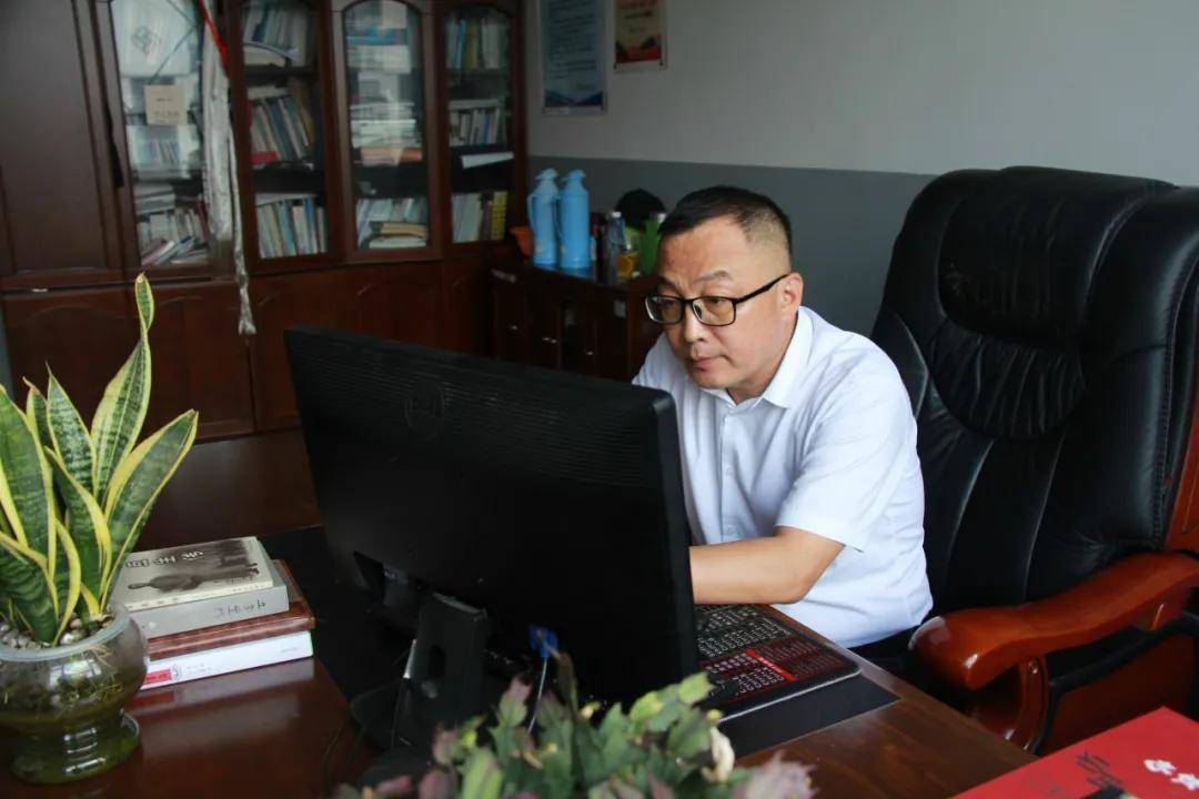 (图源:上海市松江教育官微陈剑钰校长)