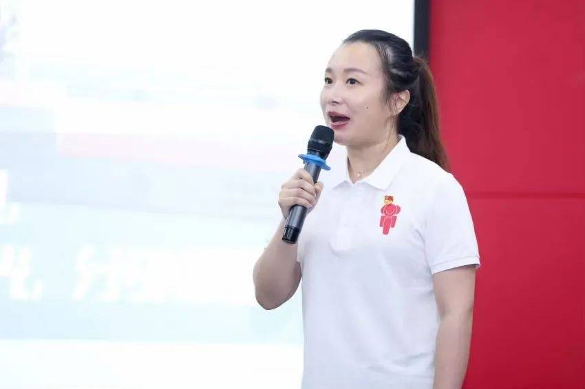 陆佳雯《跃向蓝天,跳高新秀成长记》 宣讲者:王丹妮