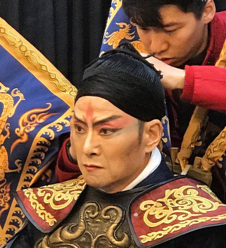 可能很多人不知道,吴兴国本身是一个京剧演员,早年他跟妻子林秀伟