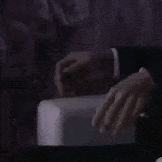 原创微博之夜肖战大方和贾玲暖心拥抱手忙脚乱帮杨紫提裙子上热搜