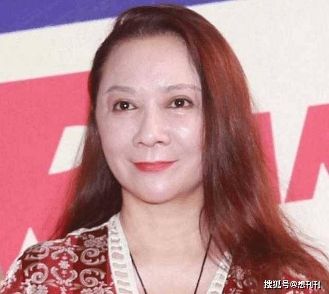 晚节不保?老牌女星不服老,整容僵硬变形,曾经的容颜让