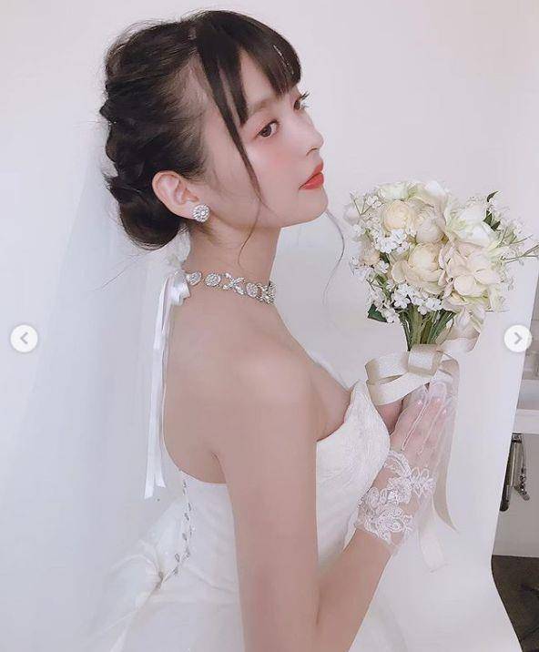 原创声优上坂堇拍摄婚纱写真照,网友纷纷喊老婆