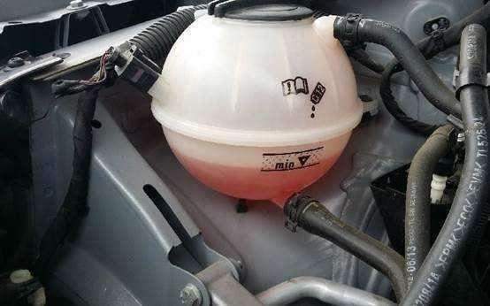 防冻液要多久换一次?修车工说出答案