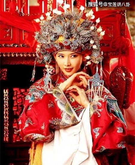古装美人戴凤凰头饰的造型,林心如,唐嫣,江疏影谁最美
