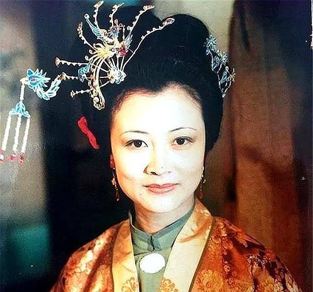 红楼梦:难怪尤氏会对尤二姐恨之入骨,冷漠以待,看她做了啥蠢事