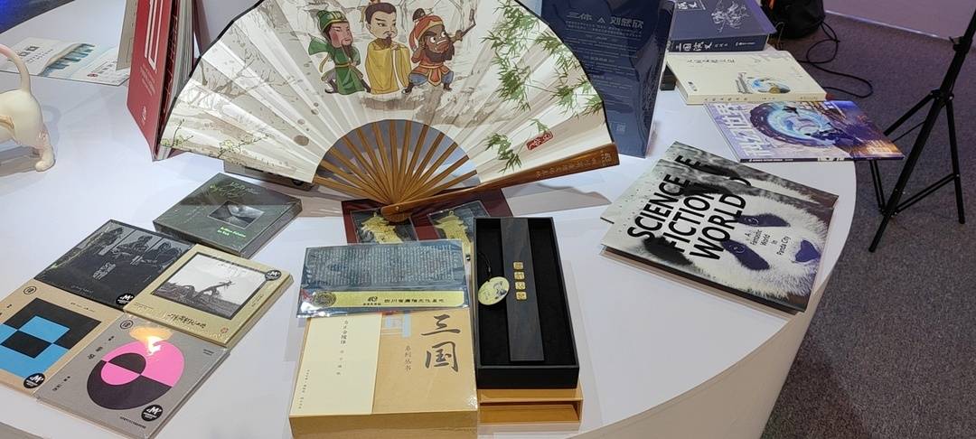 在2021中国国际服务贸易会上展示的三国文创产品(三国创意设计产业