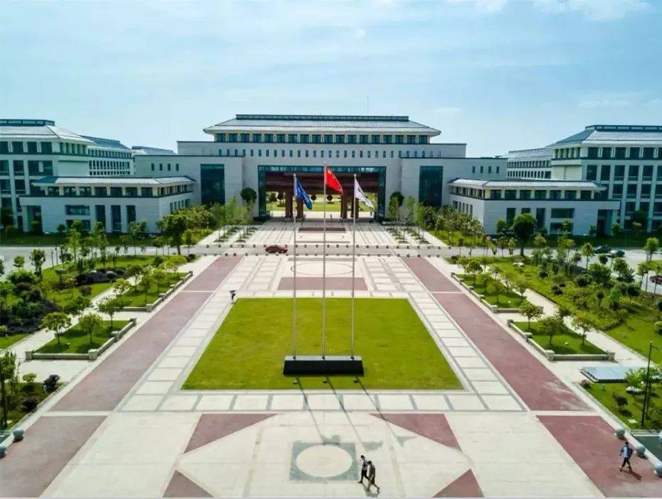 快讯:全国高校首个"垃圾学研修班"落户武汉学院,共创绿色未来!
