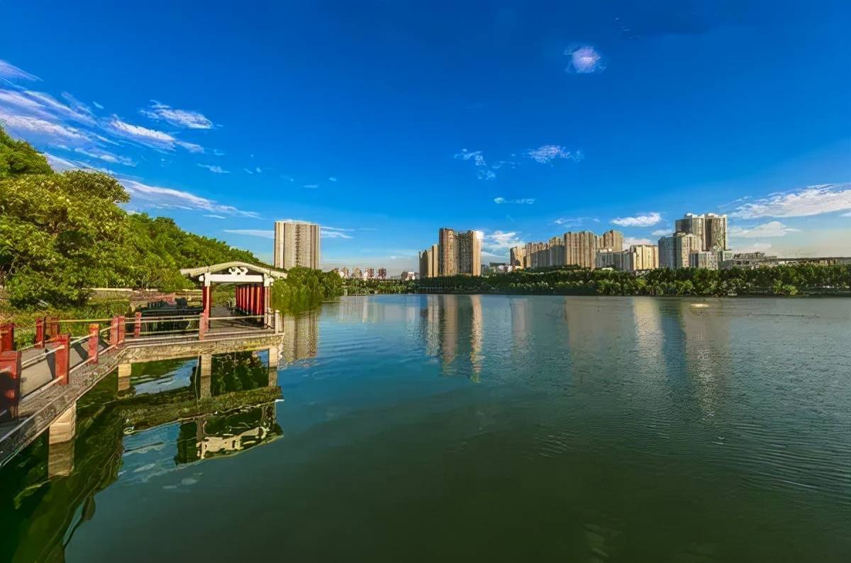 九江秋日的湖景