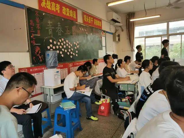 领导专家走进无锡市洛社高级中学调研三新双减工作