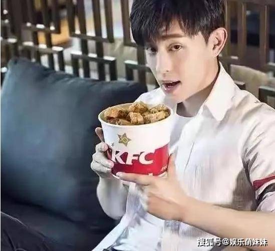 走进邓伦豪宅,空间面积超乎想象,复式双层客厅超吸金