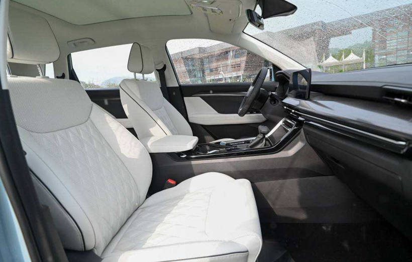 五菱星辰售价6.98万-9.98万元,10万元以内最能打的suv