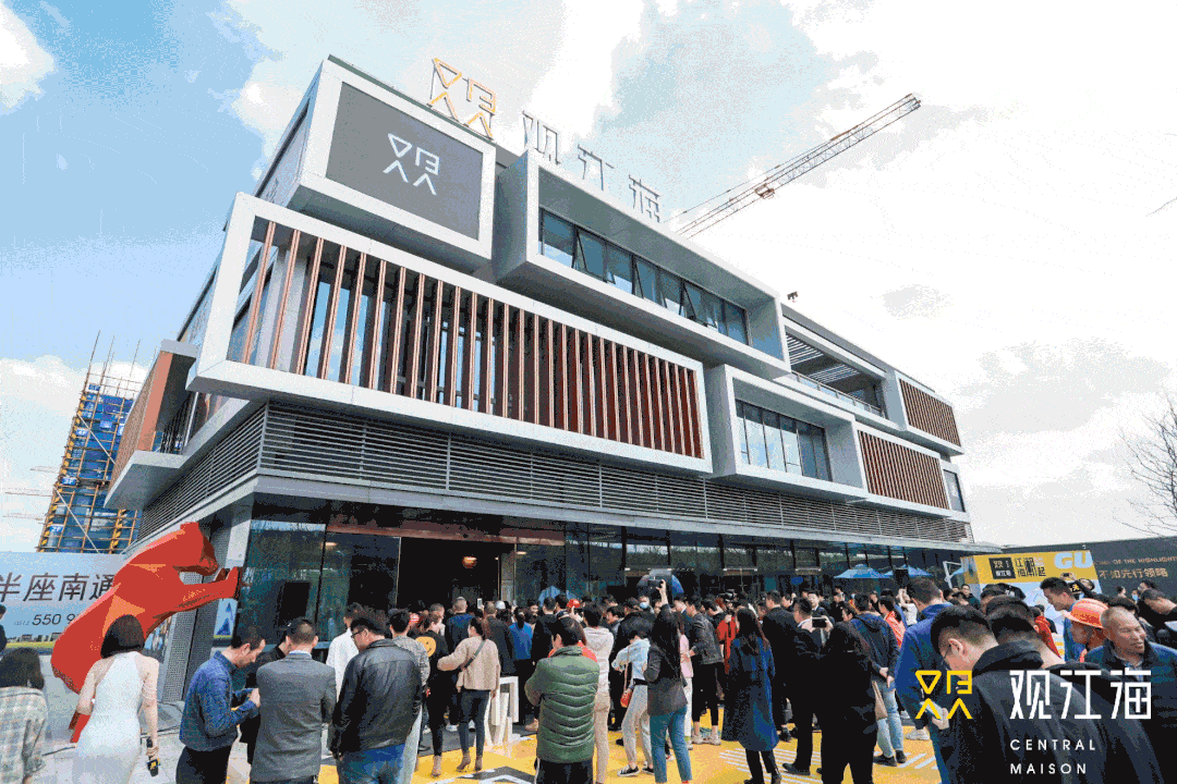 适合人群 项目打造建面 约100㎡,112㎡,132㎡户型,均价 约17000元/㎡