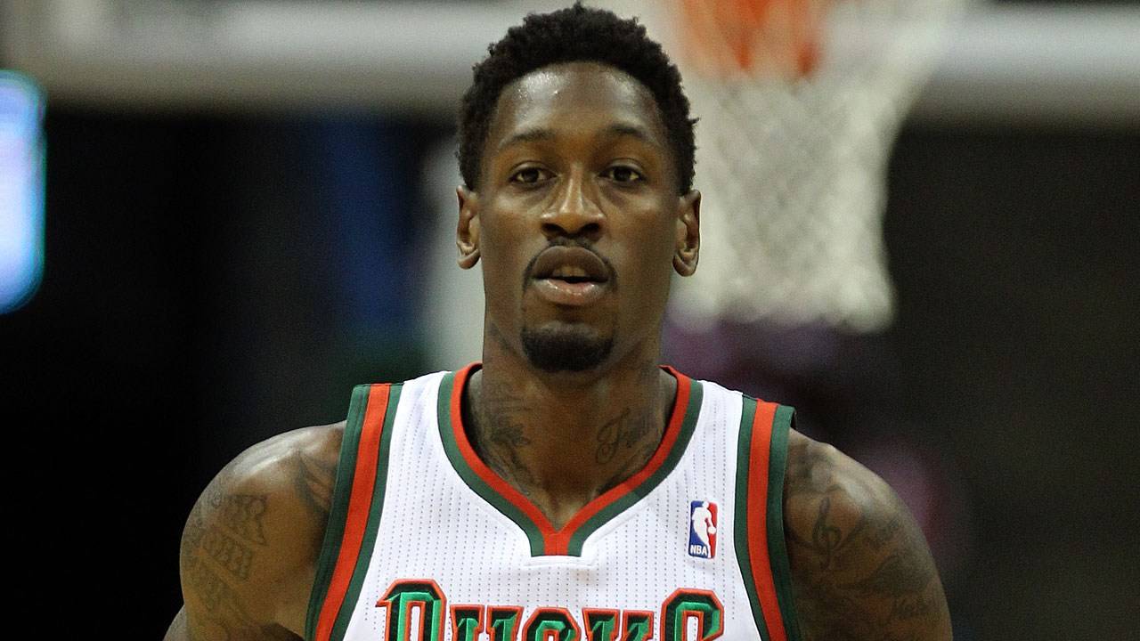 勾起了不少球迷的回忆,他就是诗人桑德斯,这位诗和远方的nba实践者,向