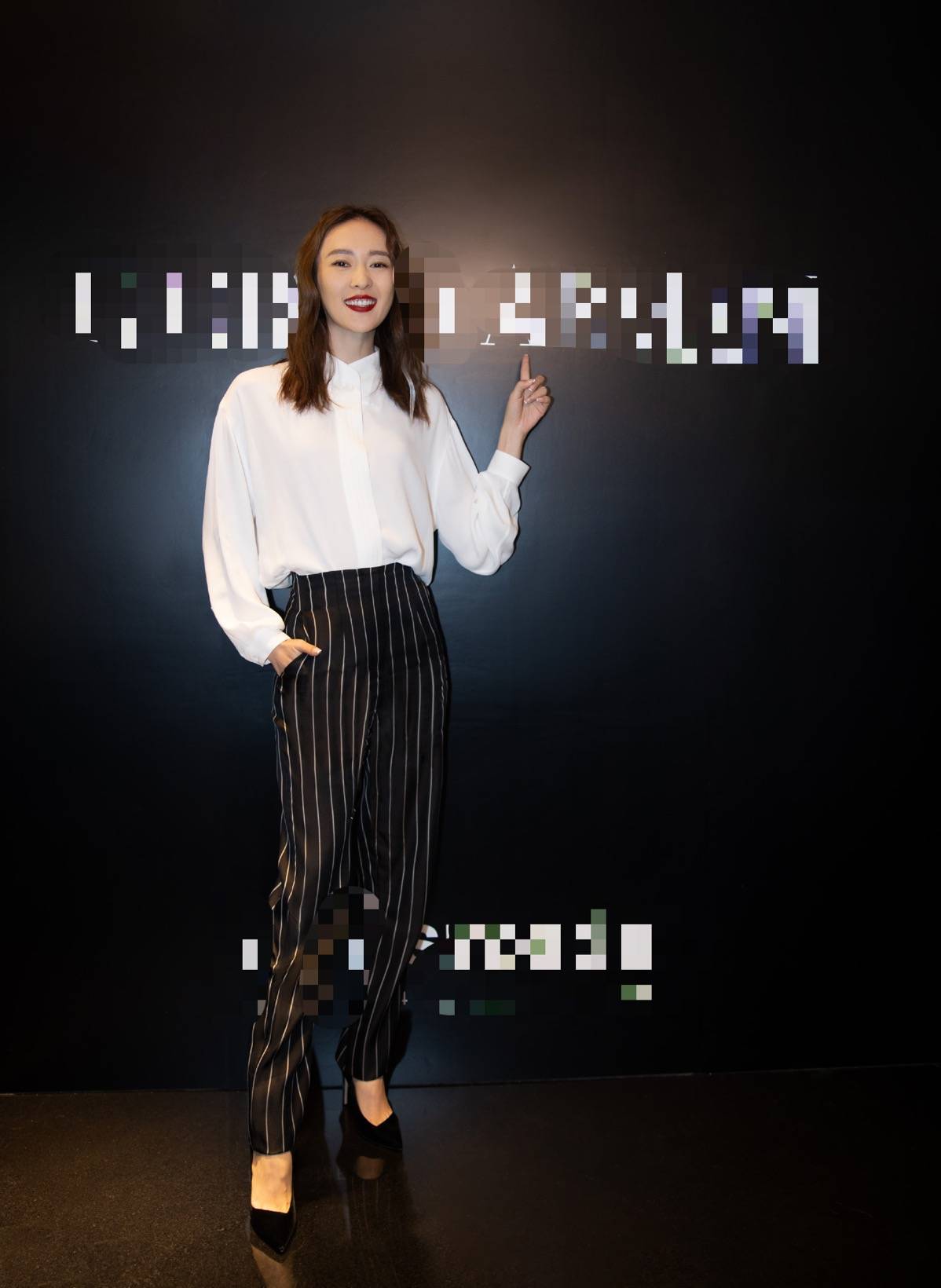 1/ 12 搜狐娱乐讯 9月25日,童瑶工作室释出一组童瑶出席某国际品牌