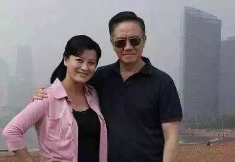 原创62岁李幼斌近照,二婚娶小13岁老婆,离婚后还为前妻送房送车