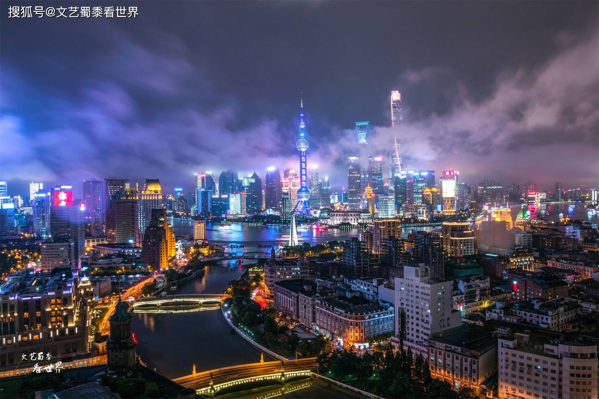 如今在中国,百姓的"夜生活"是城市活力的象征,日益繁荣的"夜经济"也