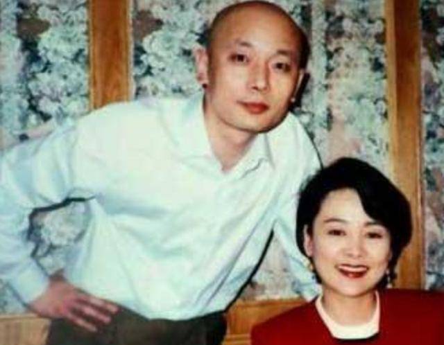 24岁影后一炮而红,离婚后被葛优暗恋多年,62岁单身