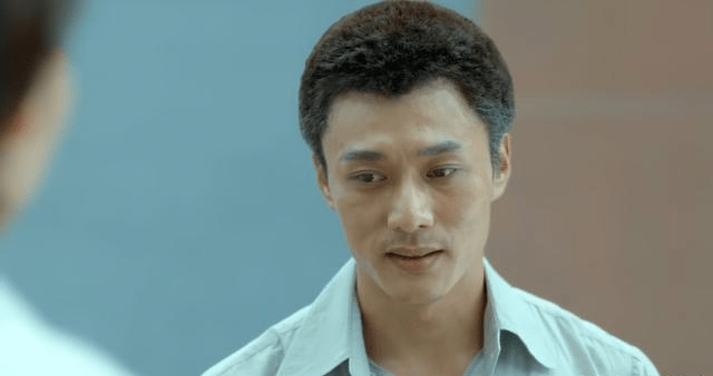 许教练砸着轮椅,以及孙少杰的照片.
