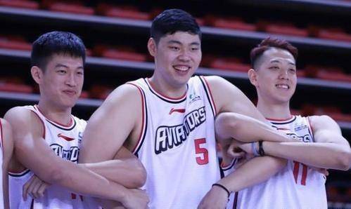 原创与cba球员相恋!李月汝晒男友亲吻照:有了他,从没羡慕过其他人