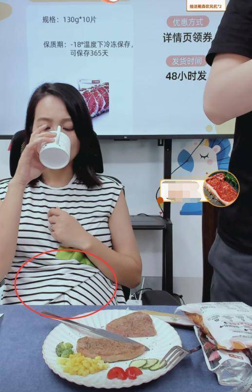 朱丹赚钱太拼了!曾孕吐严重还直播,怀二胎挺大肚子试吃环节尴尬