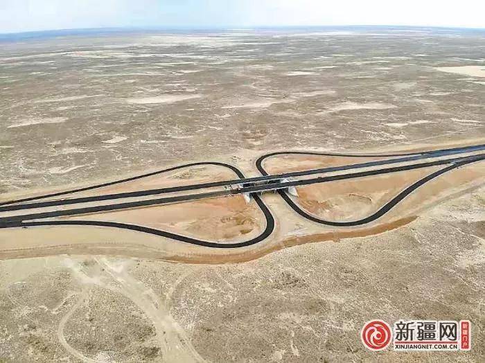 乌鲁木齐至阿勒泰沙漠高速公路11月底通车_阿乌