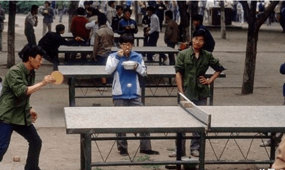 一组80年代中国大学生照片曝光,无数网友忆青春:这天