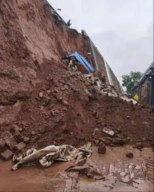 城墙坍塌,山体滑坡…山西多地暴雨成灾 已致多人伤亡