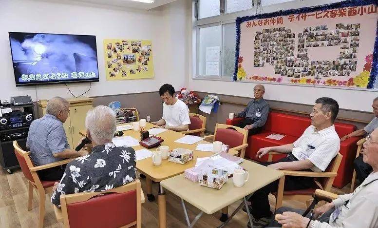在老龄少子化问题日趋严峻的岛国日本,有人偏爱居家养老,有人选择进入