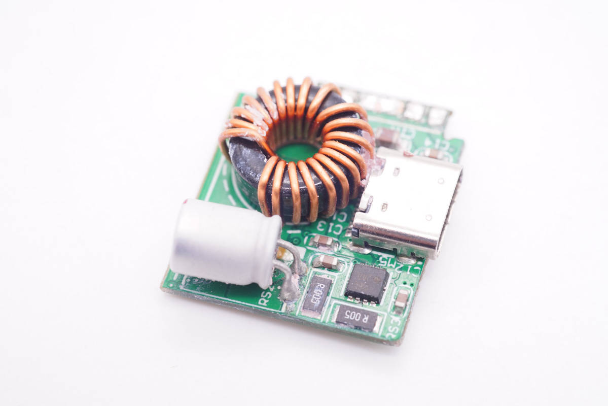原创内置氮矽科技dxe65h010c160氮化镓开关管,征拓65w 2c1a氮化镓快充