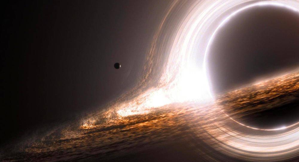 《星际穿越》里也有漏洞,最明显的就是主人公直接穿越黑洞来到高纬度