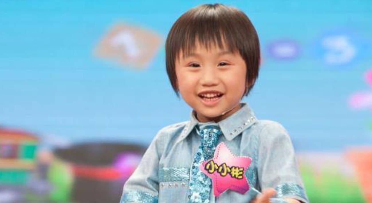 原创2岁出道,被亲爸后妈当"摇钱树"吸血多年,小小彬如今怎么样了