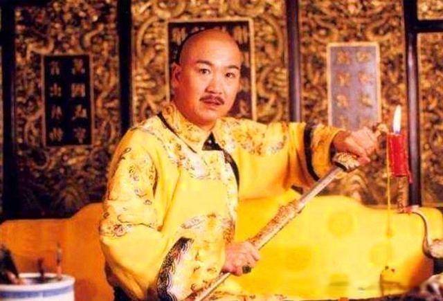 老戏骨张国立皇帝梦还没做够?所到之处排场夸张引众怒