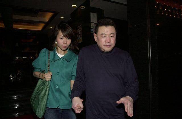 原创吕丽君留学认识刘銮雄,她也花百万送女儿去英国,今女儿身家千亿