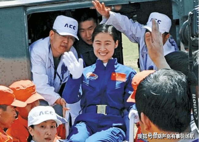 原创中国首位女航天员刘洋近况,丈夫帅气露面,生活现状让人羡慕不已