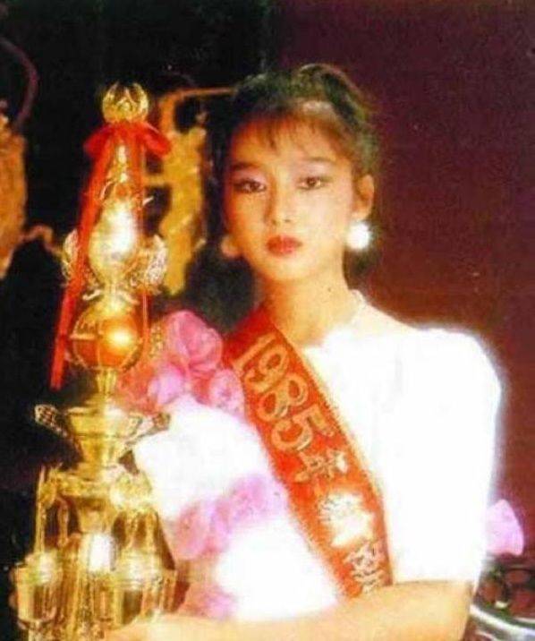 她出生于槟城,叫朱丽倩,年轻时的治理前非常的漂亮,今年也已经54岁了
