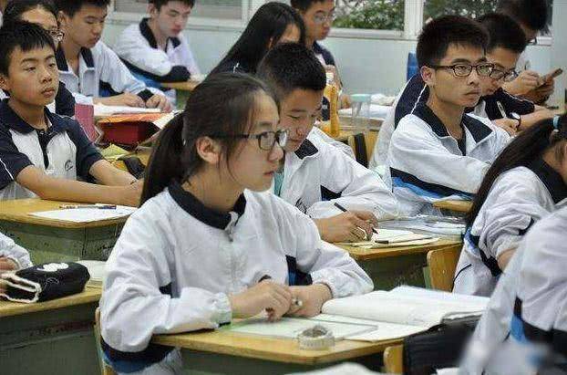 原创高中学生学习成绩好坏不仅在于学生自身家长情绪起重要作用