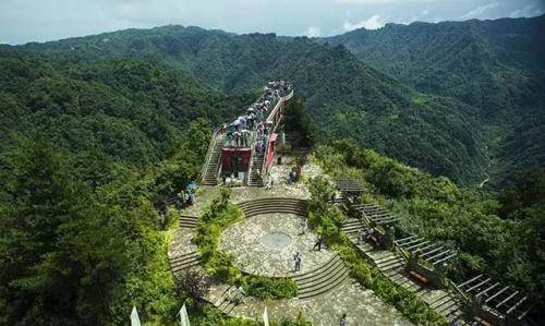 这个景区就是重庆的黄水大风堡景区.