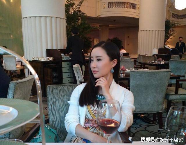 舒畅从童星一路闪耀至今,豪宅奢华唯美,灯具满满水晶